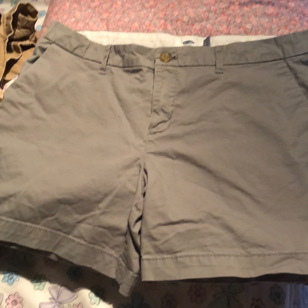 OLD NAVY, size 8 shorts. Like new w/o tags. Color gray.